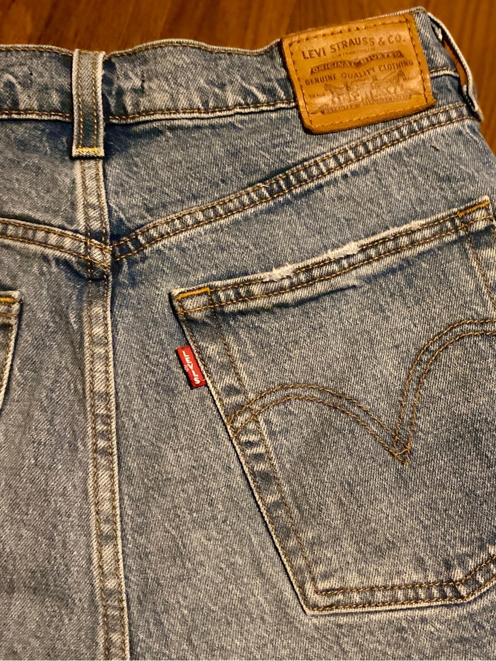 Levi’s Ribcage Shorts - Picture 5 of 6